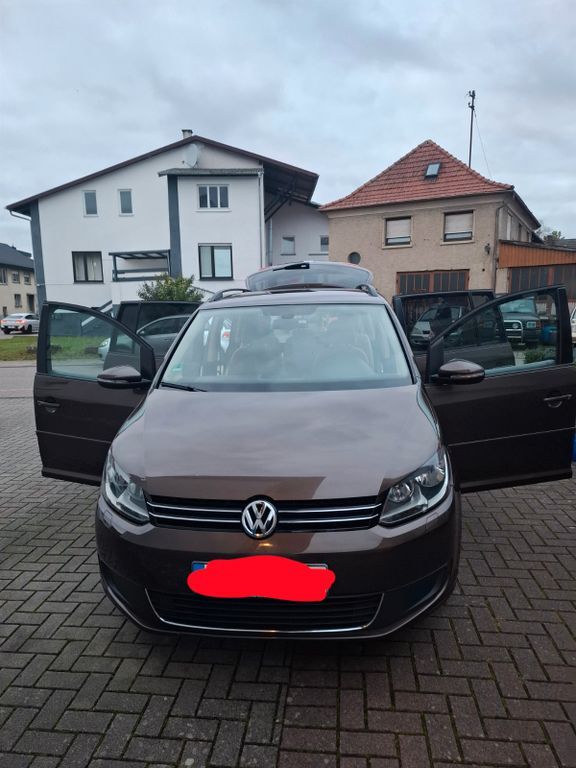 VW Touran 284.000 km 5.999 € Sinsheim 74889