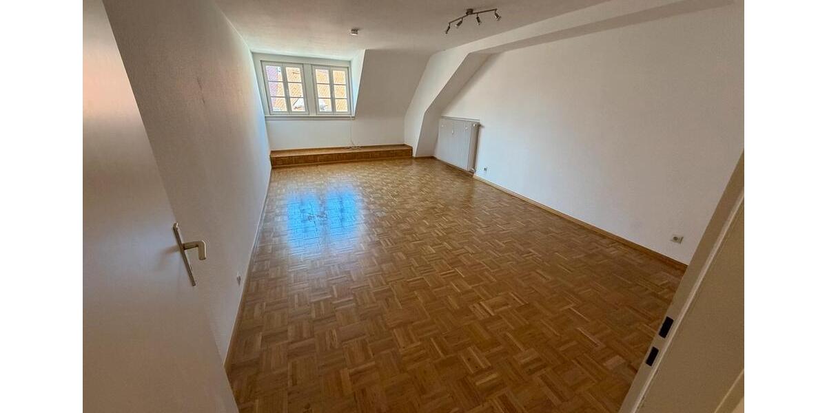 Dachgeschoßwohnung Villingen-Schwenningen Schwenningen - 3 Zimmer, 105 m&sup2;, 990&euro; | Angebot:26272312