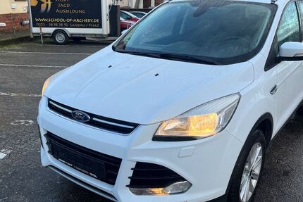 Ford Kuga 121.656 km 6.499 &euro; Landau 76829