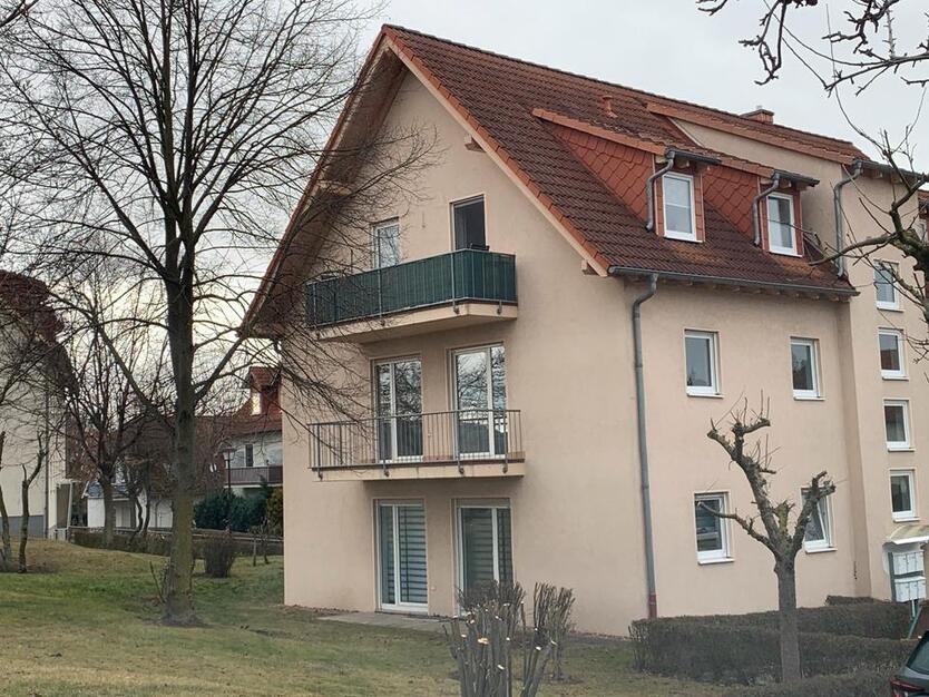 Frisch sanierte 2-Zimmer-Wohnung mit EBK & Stellplatz zimmer