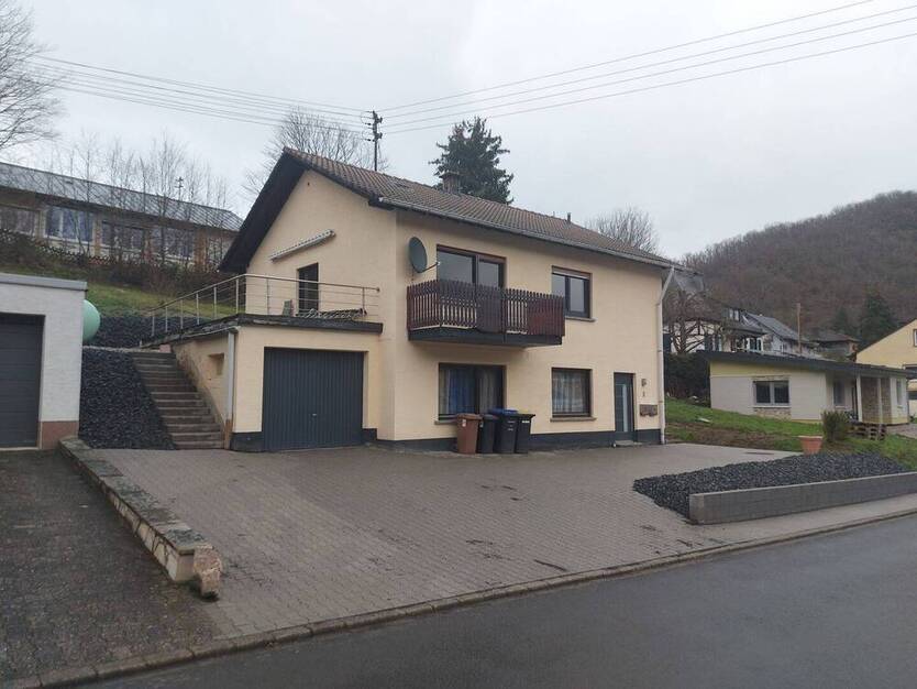 PREISREDUZIERUNG! Umfangreich renoviertes Einfamilienhaus mit Grundstück in Kellenbach zu verkaufen