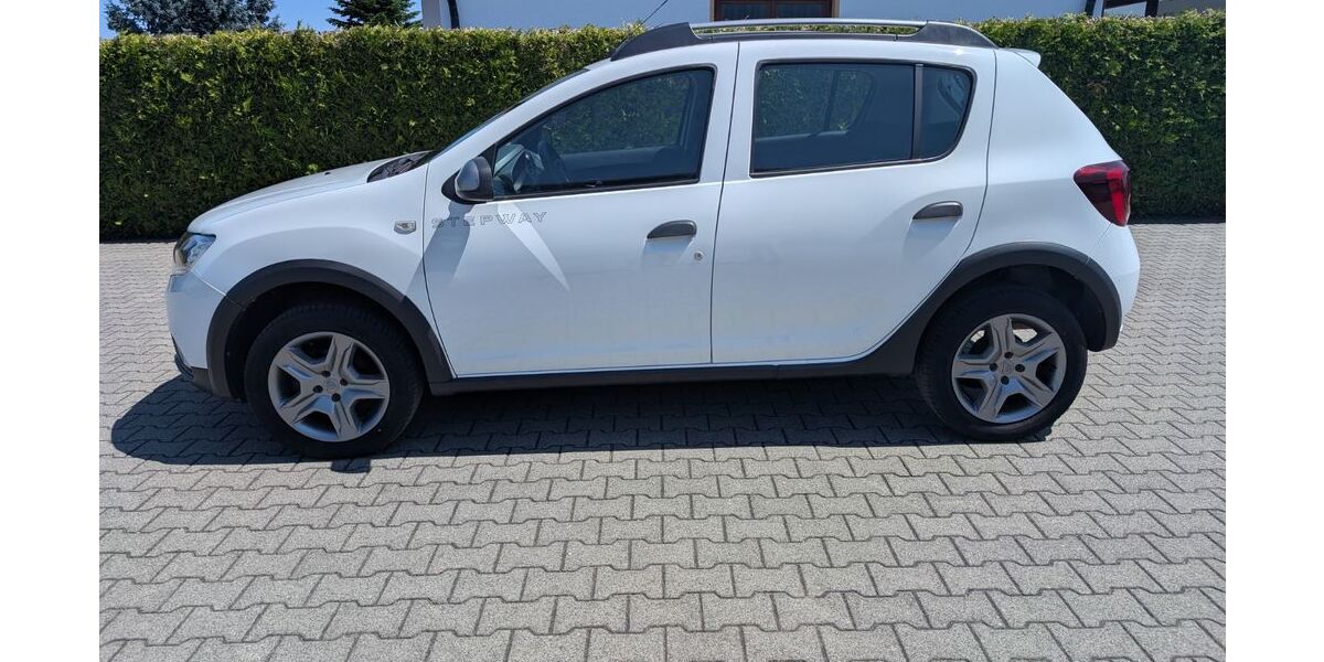 Dacia Sandero 89.000 km 8.200 &euro; Dresden 01159
