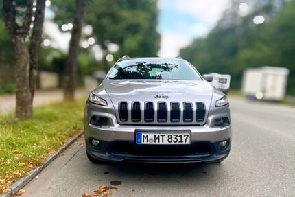 Jeep Cherokee 145.000 km 15.400 &euro; München 81377