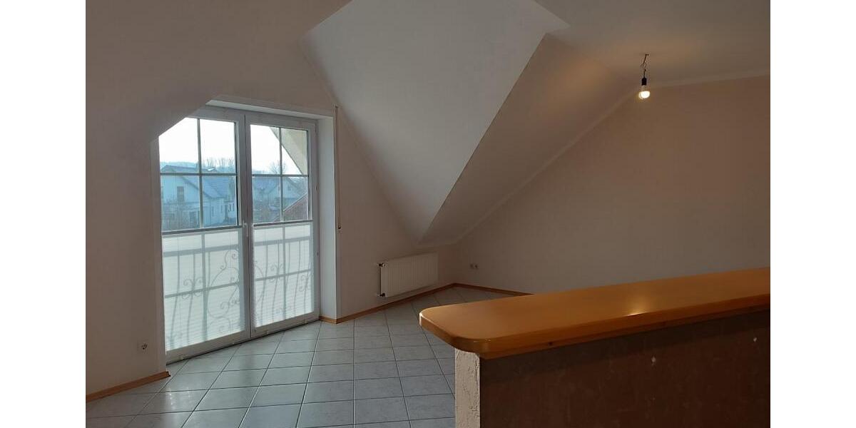 Dachgeschoßwohnung Dipperz - 3 Zimmer, 100 m&sup2;, 850&euro; | Angebot:24795641