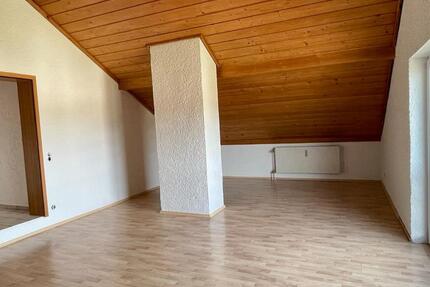 Helle 4-Zimmer-DG-Wohnung mit EBK – perfekt für Familie oder Home zimmer
