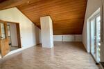 Helle 4-Zimmer-DG-Wohnung mit EBK – perfekt für Familie oder Home zimmer