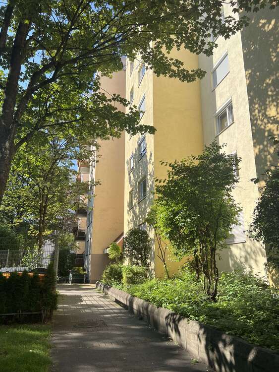 Wohnung zum Mieten in Augsburg 630 € 40.63 m²