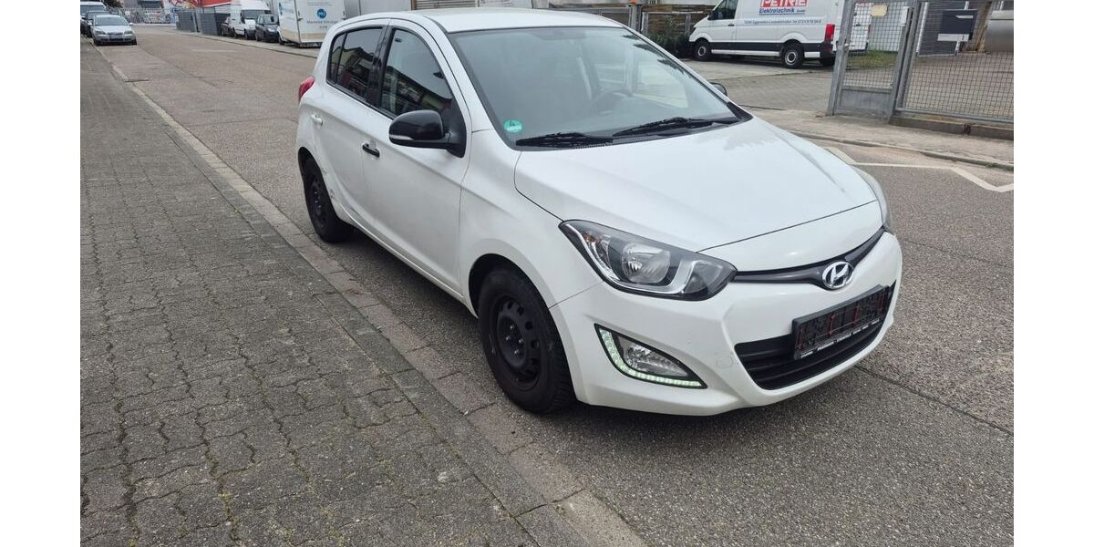 Hyundai i20 152.000 km 2.800 &euro; Eggenstein Leopoldshafen 76344