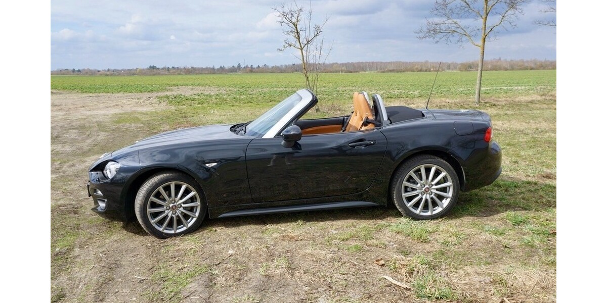Fiat 124 Spider 15.000 km 24.400 &euro; Berlin 10178
