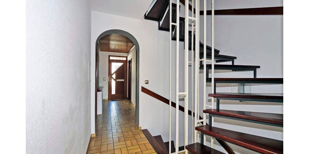 Reihenmittelhaus Bad Honnef - 5 Zimmer, 140 m&sup2;, 1.320&euro; | Angebot:25385332