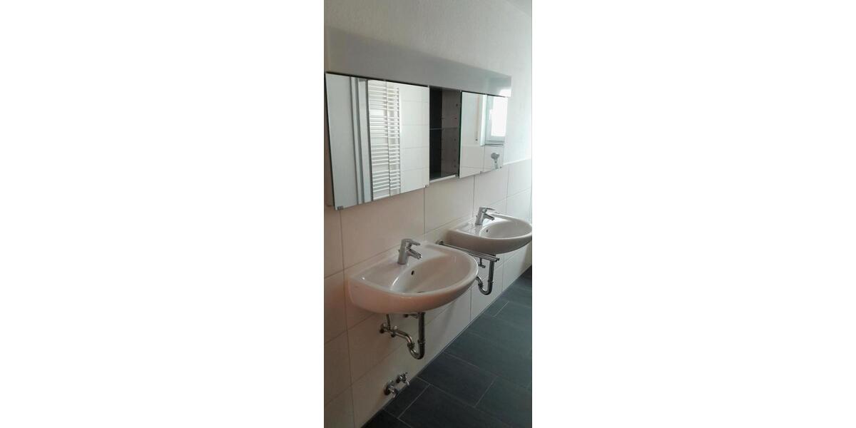 Erdgeschoßwohnung Münsingen - 4 Zimmer, 130 m&sup2;, 950&euro; | Angebot:25340838