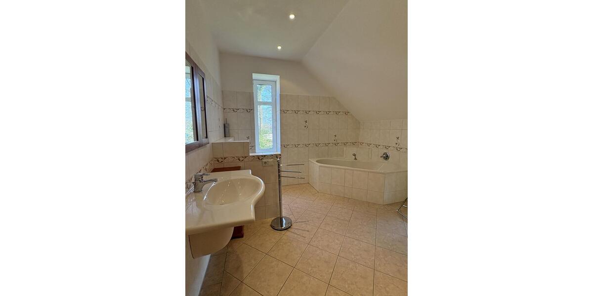 Dachgeschoßwohnung Harpstedt - 3 Zimmer, 145 m&sup2;, 850&euro; | Angebot:26676397