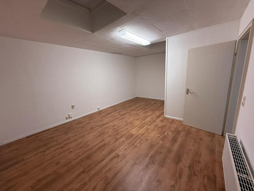 Büroräume im Hauptgebäude zu vermieten. zimmer