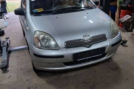 Toyota Yaris 213.778 km 1.500 &euro; oetzen 29588