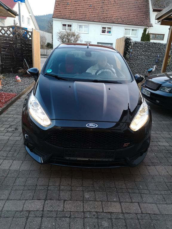 Ford Fiesta 228.850 km 6.500 € Durchhausen 78591