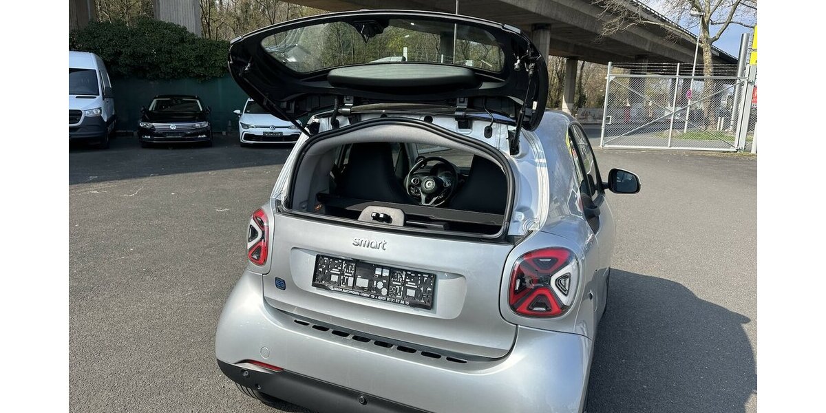 Smart EQ fortwo electric drive EQ LED Kamera Glasdach Ex 23.272 km 13.900 &euro; Mainz 55122