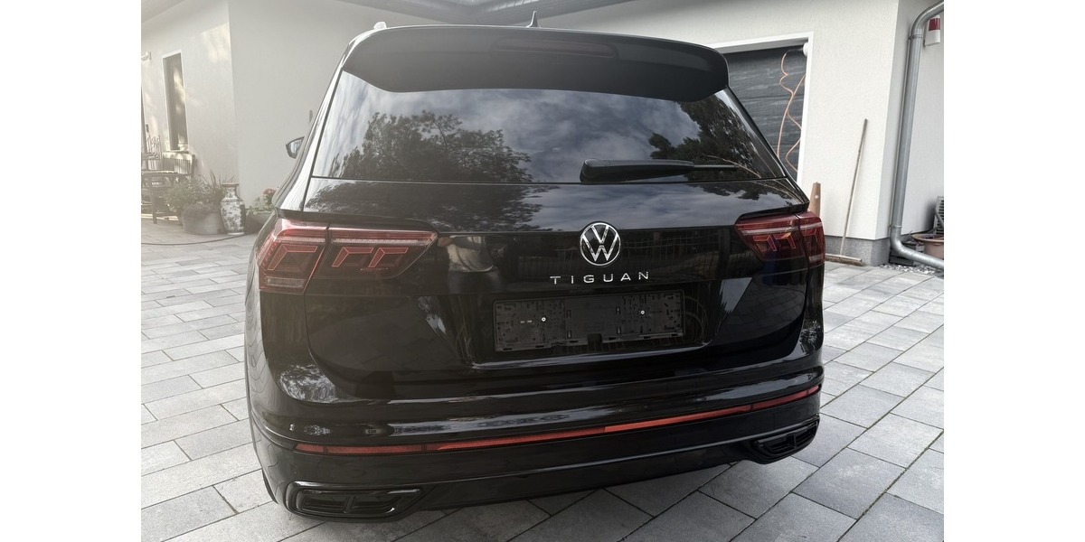VW Tiguan R-Line Black MATRIX ACC CAM 20 Z HARMAN 57.456 km 31.690 &euro; Berlin 10247