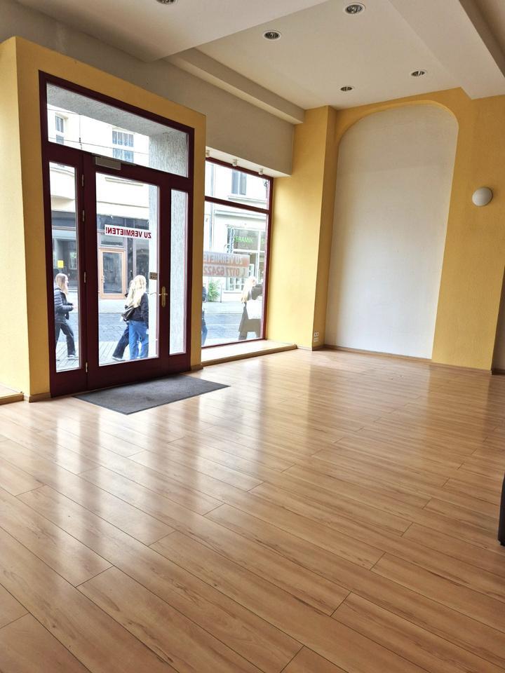 Schöner Laden zu vermieten zimmer