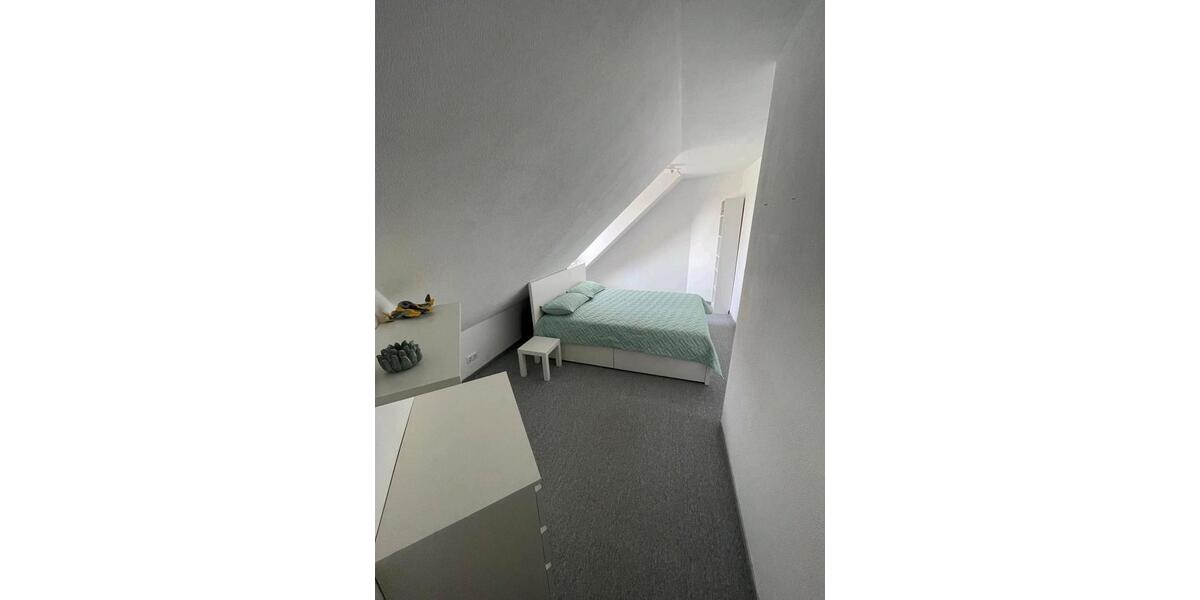 Dachgeschoßwohnung Marburg Cappel - 4 Zimmer, 144 m&sup2;, 1.200&euro; | Angebot:26243012