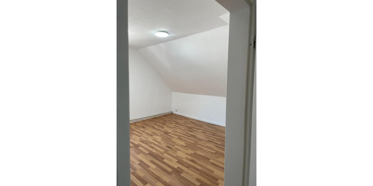 Dachgeschoßwohnung Bremerhaven Geestemünde - 3.5 Zimmer, 77 m&sup2;, 650&euro; | Angebot:26398586