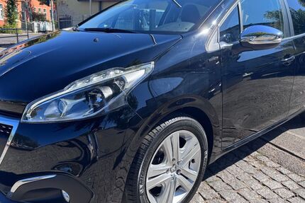 Peugeot 208 45.000 km 7.990 &euro; Berlin - Tempelhof 12107