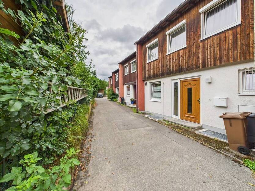 Begehrte Lage in Planegg: Split-Level-Reihenmittelhaus mit viel Potential
