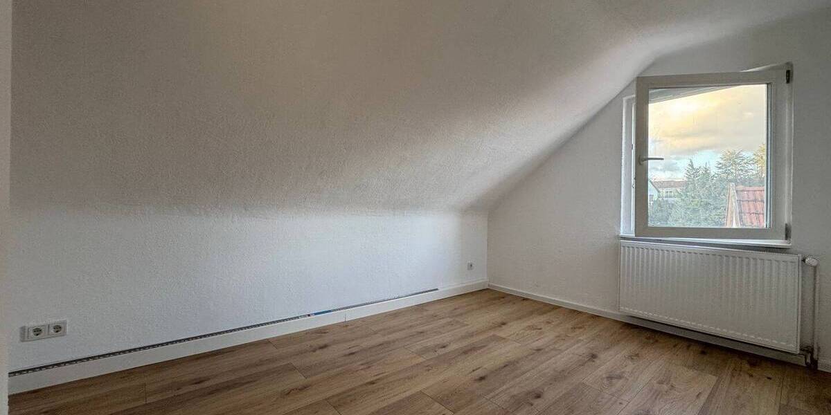 Sanierte 2-Zimmer-Dachgeschosswohnung mit neuem Bad in Ensheim - Etagenwohnung Saarbrücken-Halberg Ensheim | Angebot:26774939