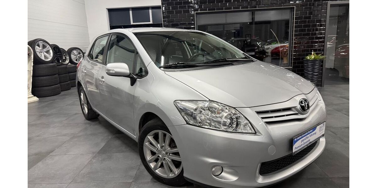 Toyota Auris 132.000 km 7.499 &euro; Weiden 92637