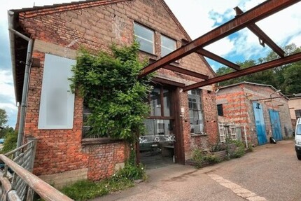 Grundstückspaket mit Gewerbegebäuden und Büros zimmer