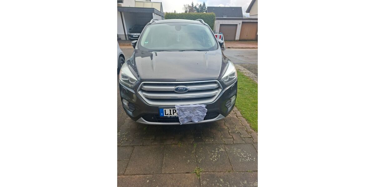 Ford Kuga 113.000 km 9.000 &euro; Lemgo 32657