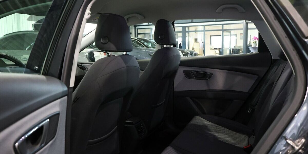Seat Leon 1.6 TDI STYLE / NAVI-PLUS+APPLE+ANDROID 111.000 km 14.555 &euro; Hamm 59077