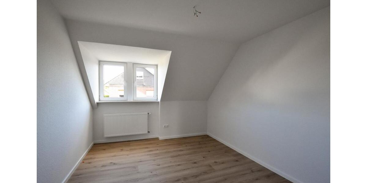 Großzügige Doppelhaushälfte mit Einbauküche und Garage in ruhiger Lage in der Stadt Friesoythe 6 zimmer