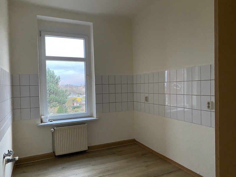 Solides Mehrfamilienhaus steht zum Verkauf 16 zimmer