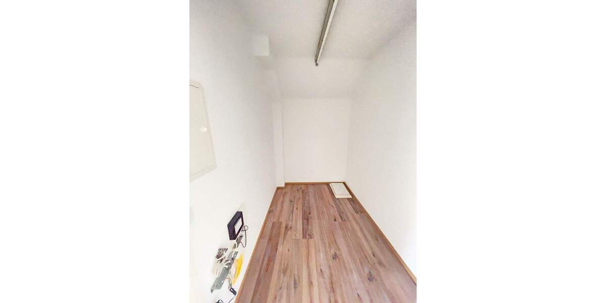 Sehr gepflegte Wohnung mit Küche, Aufzug und Tiefgarage 2 zimmer