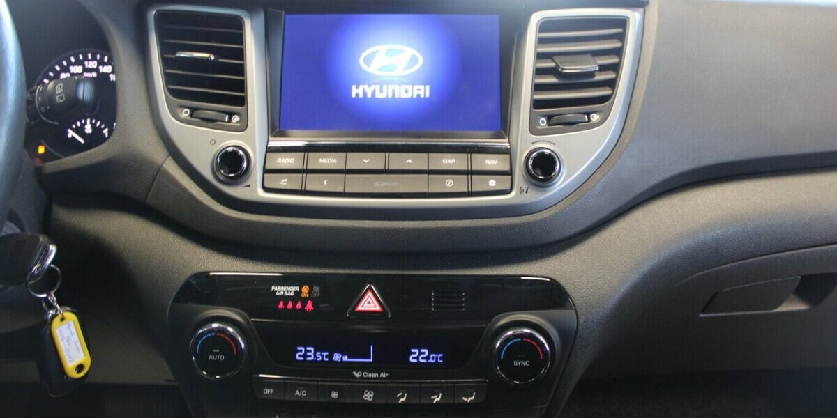 Hyundai Tucson blue 1.7 CRDI 2WD DCT Panorama - Ahk. 104.421 km 15.980 &euro; Euskirchen 53881