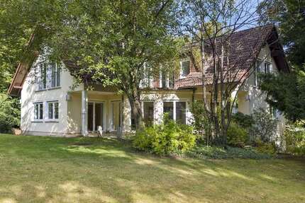 Haus zum Kaufen in Kronberg im Taunus 3.600.000 € 325 m² 9 zimmer