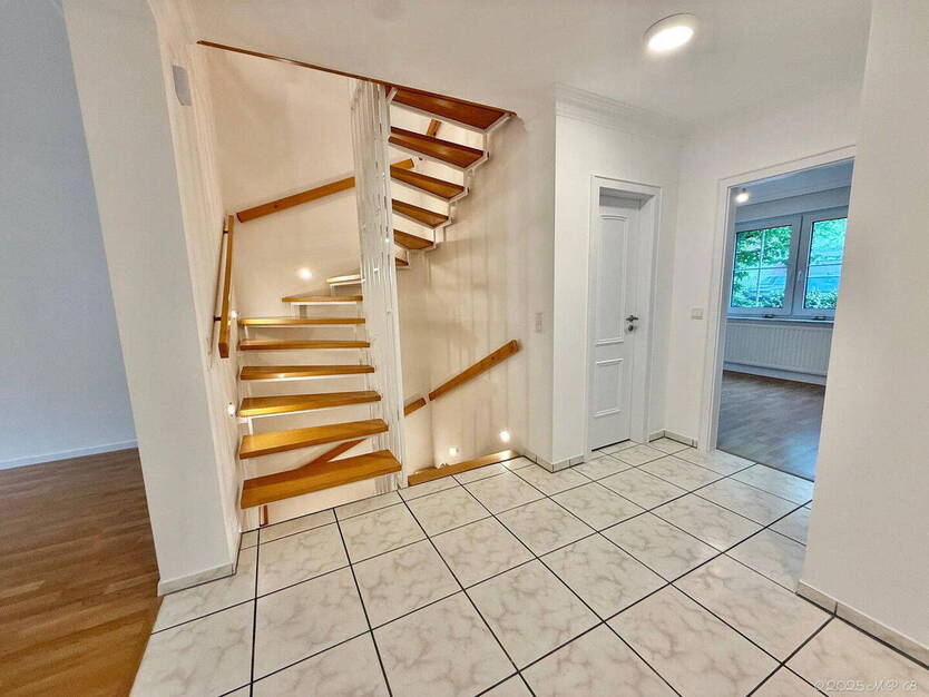 **Lichtdurchflutetes Familiendomizil in begehrter Lage von Kaiserswerth**PROVISIONSFREI-VON PRIVAT** 7 zimmer