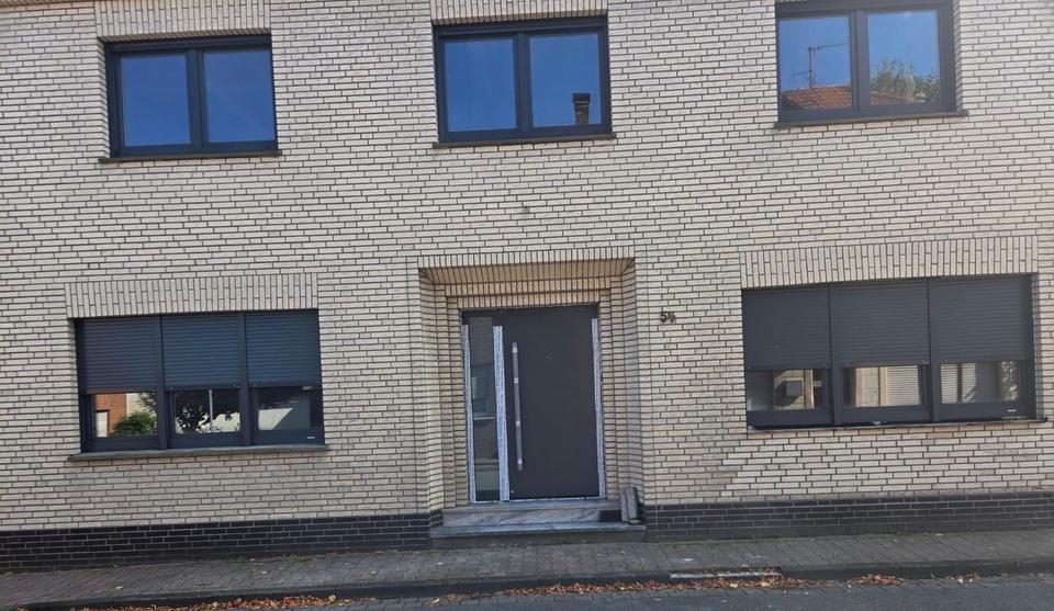 4-Zimmer-Wohnung mit Dachterrasse- Erstbezug nach Kernsanierung 4 zimmer