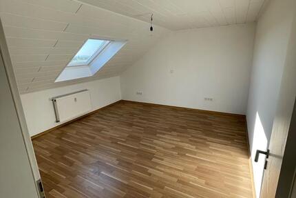*Provisionsfrei* 3-Zimmer Wohnung in kleiner Wohneinheit + Garage 3 zimmer