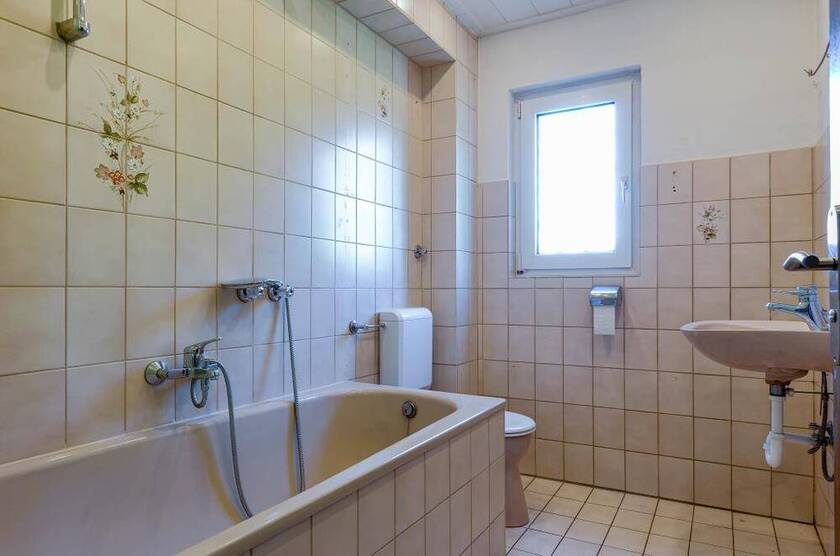 Ein- bis Zweifamilien-Stadthaus mit Renovierungsbedarf * gefragte und ruhige Citylage * ca. 168 m² Wfl. * ca. 463 m² ...