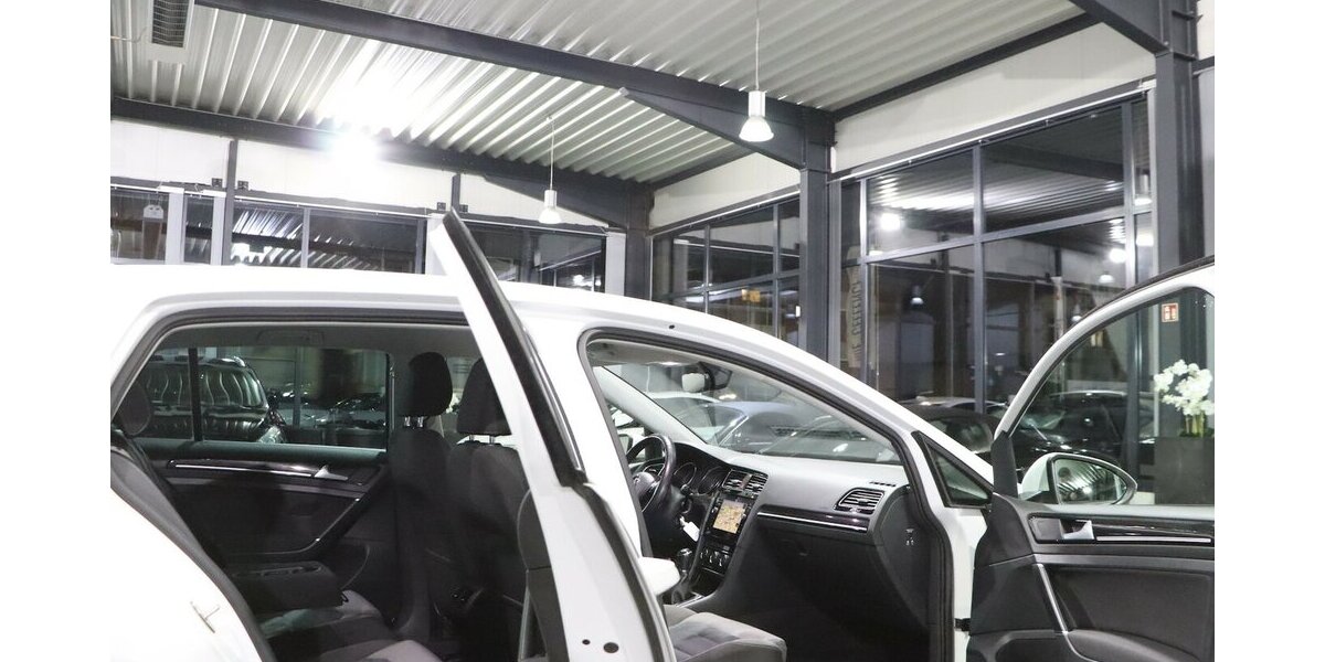 VW Golf VII 1.5 TSI HIGHLINE R-LINE SPORT BLACK LED 192.000 km 10.677 &euro; Hamm 59077