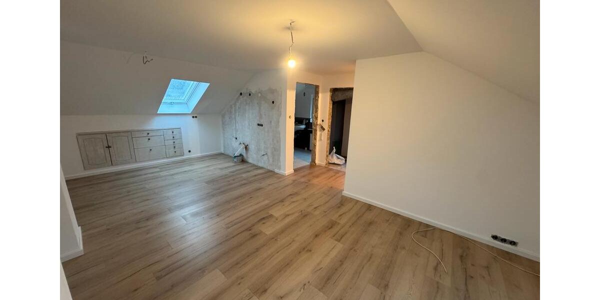 Erstbezug nach Renovierung - 3 Zi DG Whg 3 zimmer