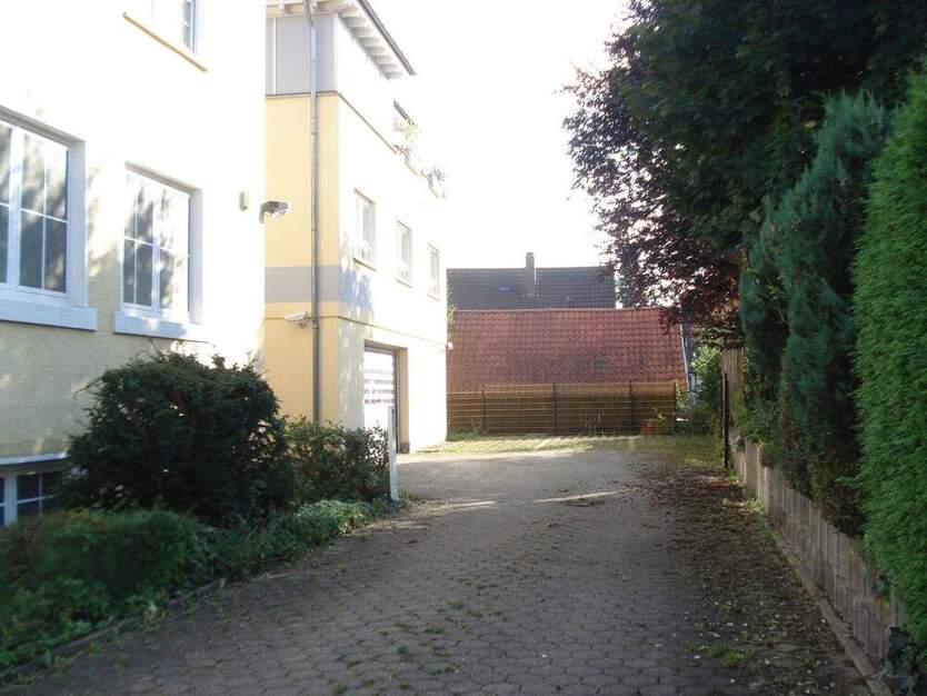 Lagerfläche ca. 250m² (EG) mit Büroflächen (OG) ca. 210m² zur Vermietung