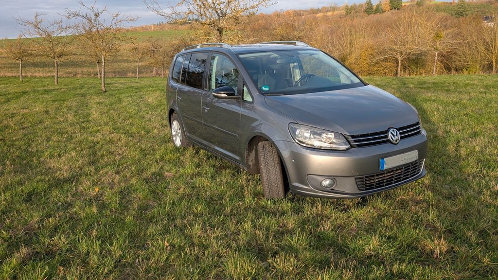VW Touran 107.000 km 8.699 € Schwall 56281