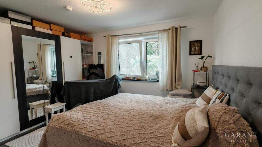 Exklusives Dreifamilienhaus von 2011 mit Wärmepumpe, Solar & 1.510 qm Grundstück 9 zimmer