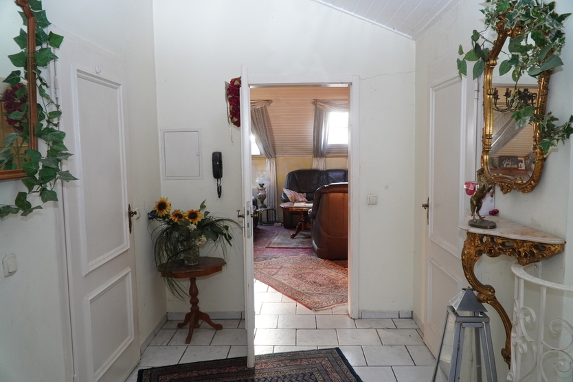 Stilvoller Bungalow mit Charme – Garage, Carport und Pool inklusive 5 zimmer