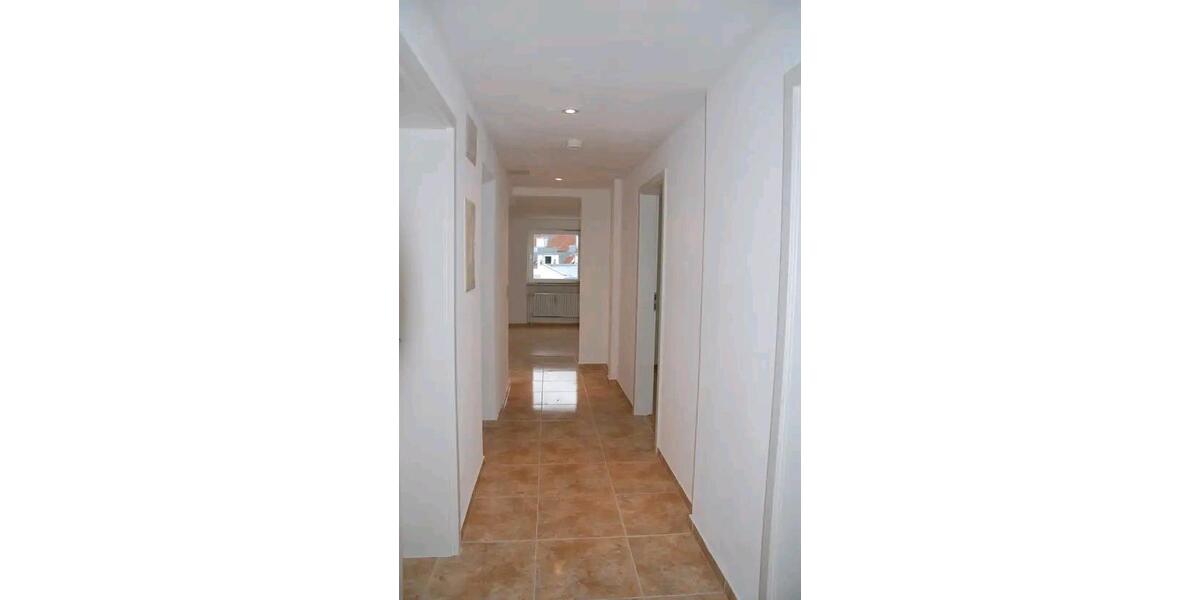 Schöne,sanierte 3,5 Zimmer -DG-Wohnung mit gehobener Innenaustatt 1 zimmer