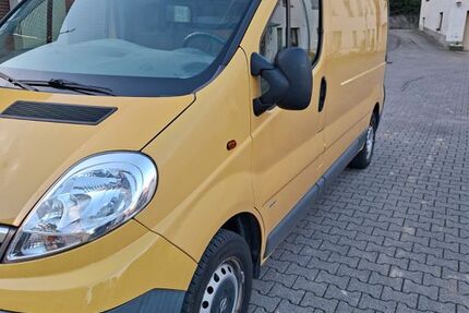 Opel Vivaro 90.000 km 7.350 &euro; Neuenstein- Deutschland 74632