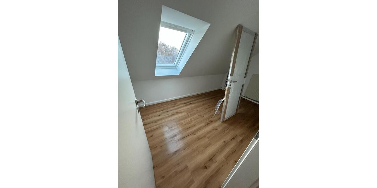 Dachgeschoßwohnung Tönning - 4 Zimmer, 86 m&sup2;, 950&euro; | Angebot:25178696