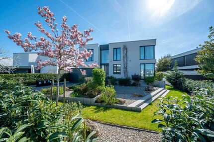 Haus Frankfurt am Main Kalbach - 7 Zimmer, 343 m&sup2;, 9.750&euro; | Angebot:26248611